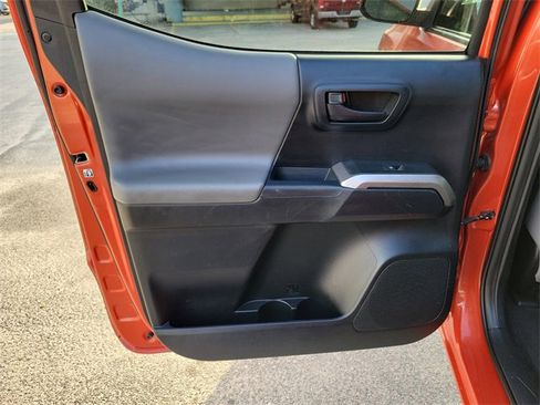 Used 2016 Toyota Tacoma SR5 image 28