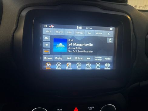 Used 2018 Jeep Renegade Latitude w/ Cold Weather Group image 24