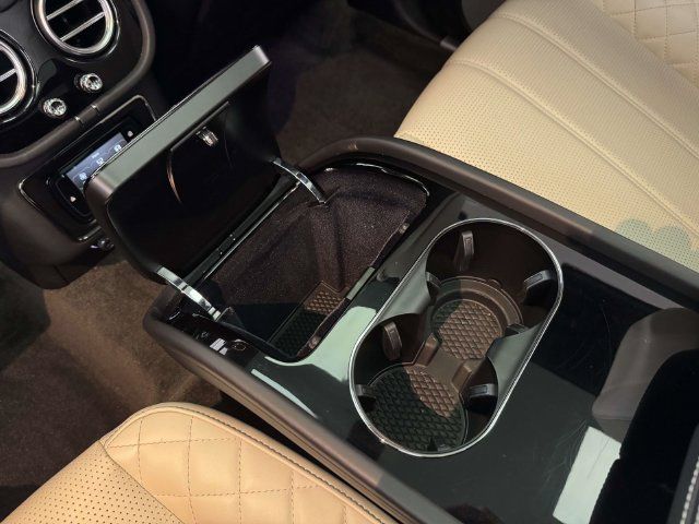 Used 2020 Bentley Bentayga AWD/4WD image 28