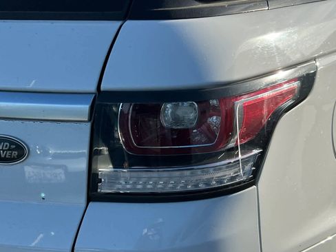 Used 2017 Land Rover Range Rover Sport SE image 15