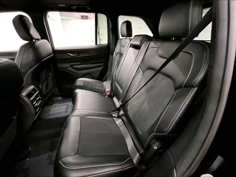 Used 2024 Jeep Grand Cherokee Altitude AWD/4WD image 24