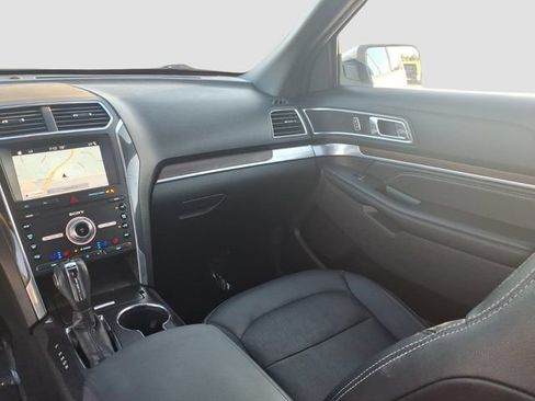 Used 2019 Ford Explorer Limited w/ Class III Trailer Tow Package FWD image 13