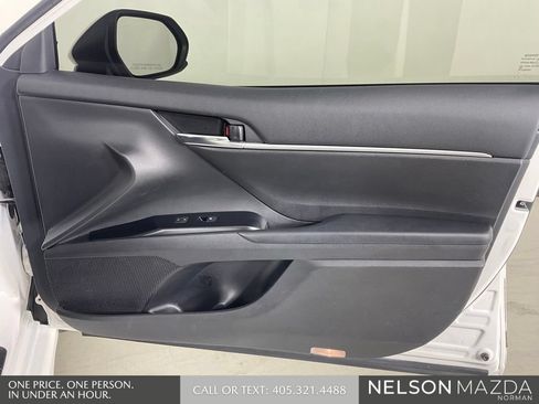 Used 2019 Toyota Camry SE FWD image 21