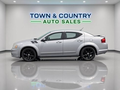 Used 2013 Dodge Avenger R/T FWD image 2