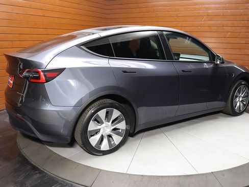Used 2023 Tesla Model Y Long Range AWD/4WD image 15