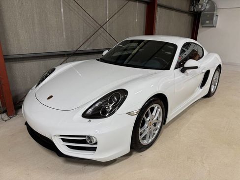 Used 2014 Porsche Cayman image 3