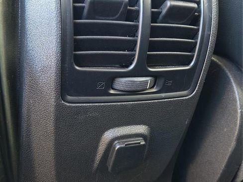 Used 2019 Ford Escape SE image 12