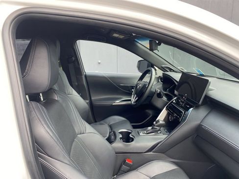 Used 2023 Toyota Venza Limited image 14