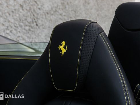 Used 2021 Ferrari F8 Tributo image 22