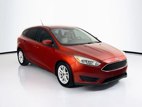 Used 2018 Ford Focus SE FWD image 3