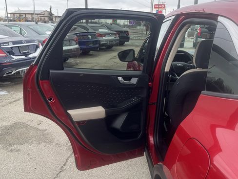 Used 2020 Ford Escape SE image 21