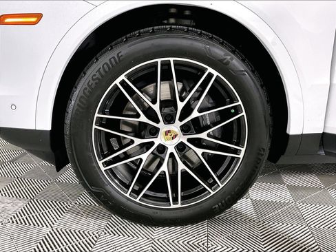 Certified 2024 Porsche Cayenne AWD/4WD image 26