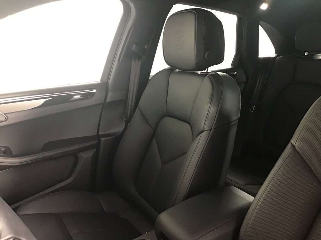 Certified 2026 Porsche Macan AWD/4WD image 21
