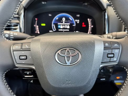 Used 2026 Toyota Camry SE FWD image 21
