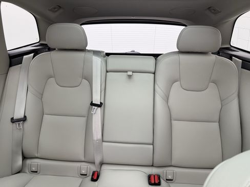 Certified 2023 Volvo XC60 B5 Plus w/ Climate Package FWD image 25
