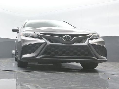 Used 2022 Toyota Camry SE image 18