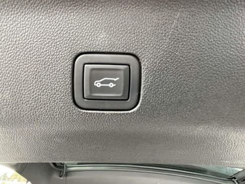 Used 2023 Chevrolet Tahoe Z71 w/ Z71 Off-Road Package image 11