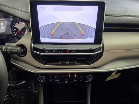 Certified 2025 Jeep Compass Limited image 23