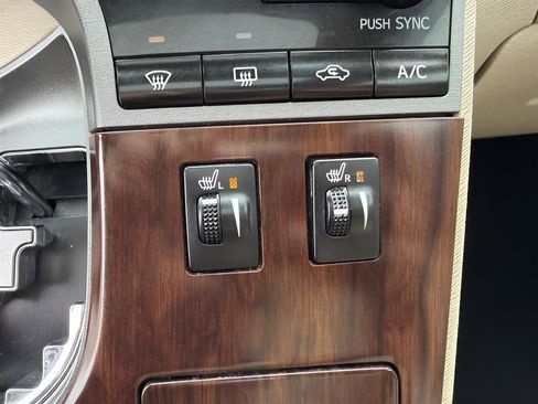 Used 2013 Toyota Venza XLE w/ XLE Premium Pkg image 27