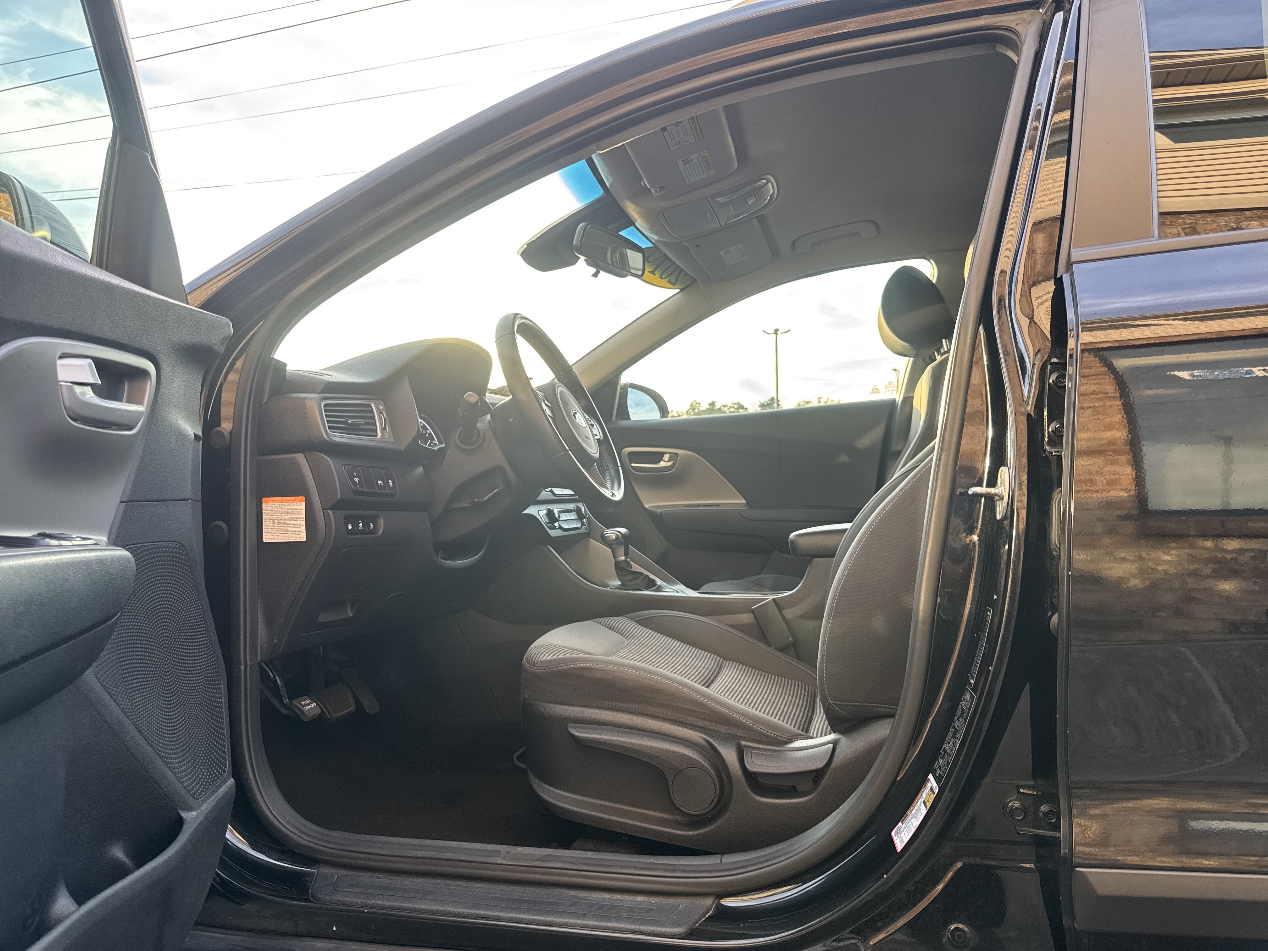 Used 2019 Kia Niro LX FWD image 6