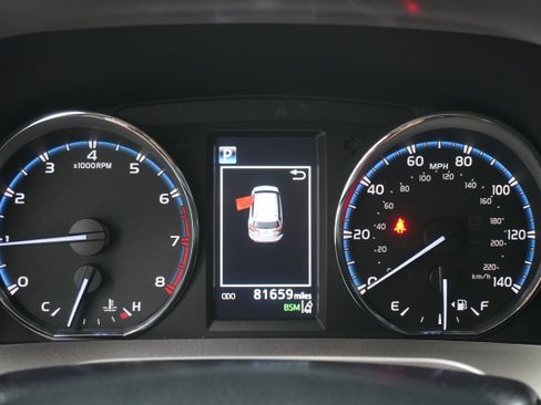 Used 2018 Toyota RAV4 Limited FWD image 18