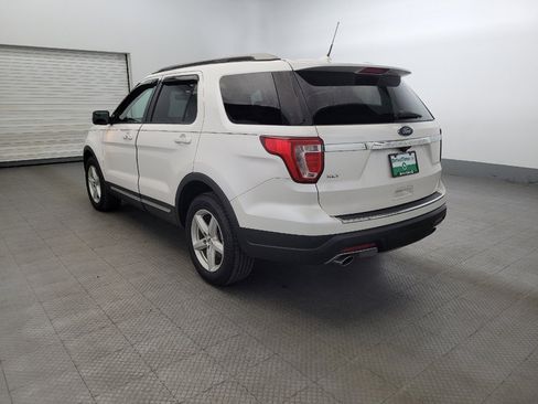 Used 2018 Ford Explorer XLT w/ Equipment Group 202A FWD image 5