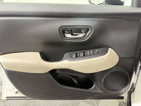 Used 2025 Honda HR-V LX image 10