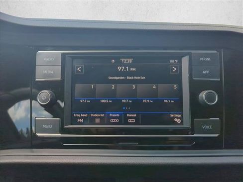 Used 2023 Volkswagen Jetta SE w/ Panoramic Sunroof Package FWD image 26