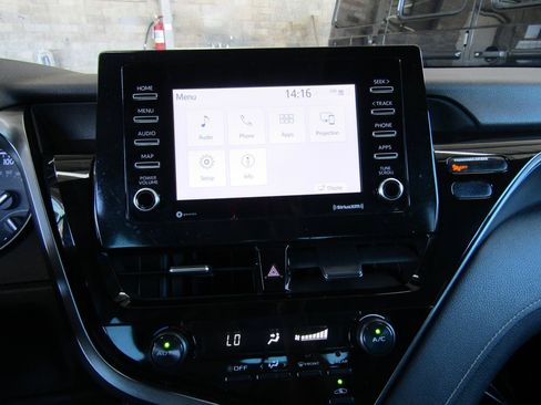 Used 2021 Toyota Camry SE FWD image 18