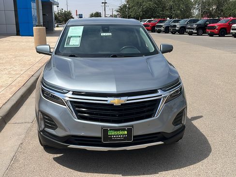 Used 2024 Chevrolet Equinox LT FWD image 2