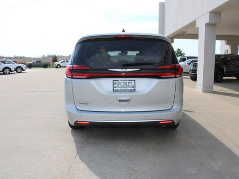 Certified 2023 Chrysler Pacifica Touring-L FWD image 7