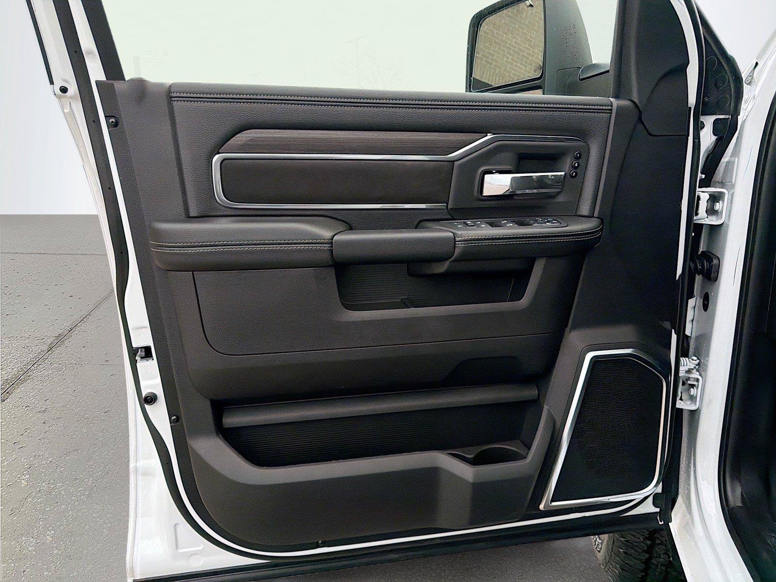 New 2026 RAM 2500 Laramie AWD/4WD image 21