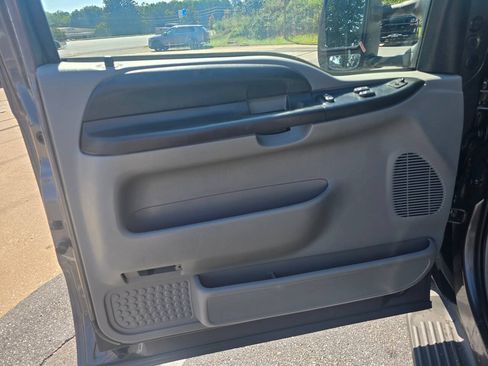 Used 2005 Ford F350 XLT RWD image 17