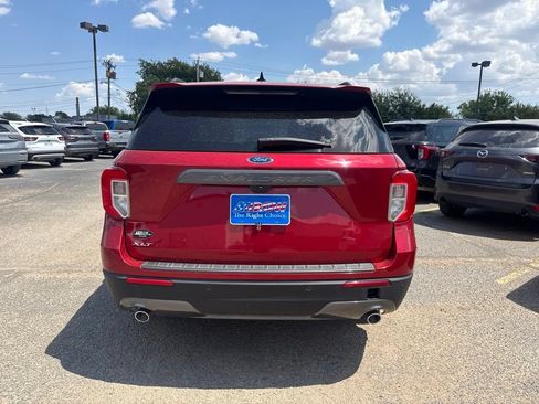 Used 2023 Ford Explorer XLT w/ Equipment Group 202A RWD image 5