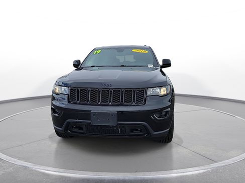 Used 2019 Jeep Grand Cherokee Laredo AWD/4WD image 3