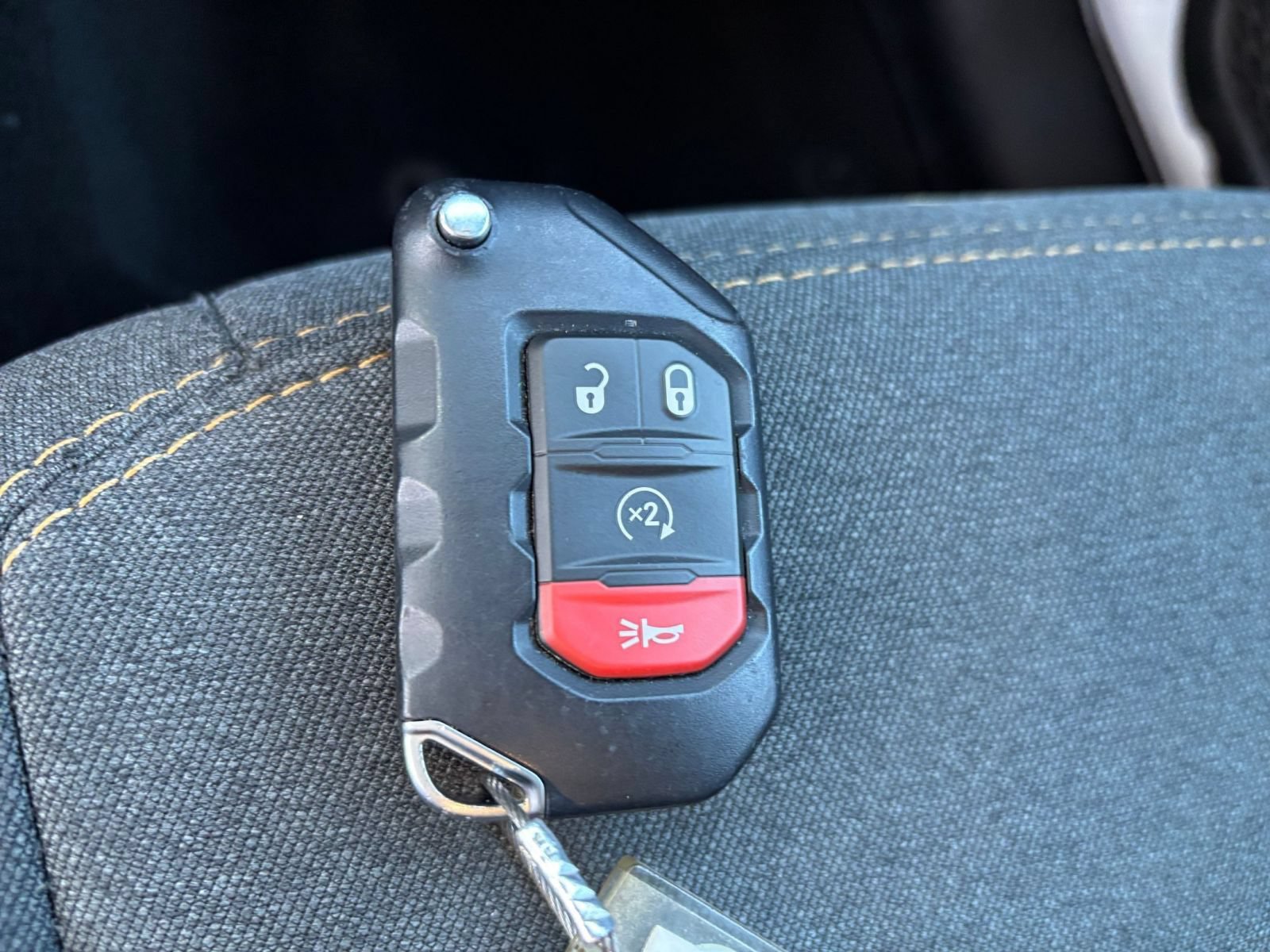 Used 2025 Jeep Wrangler Unlimited Sahara AWD/4WD image 24