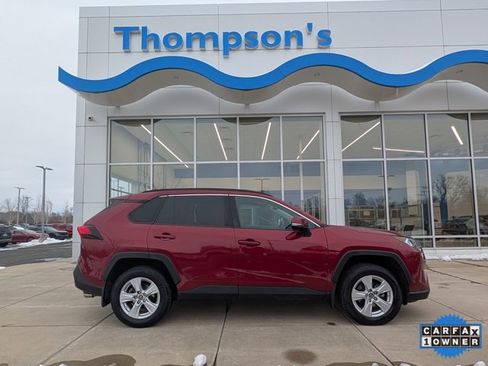 Used 2019 Toyota RAV4 XLE image 2