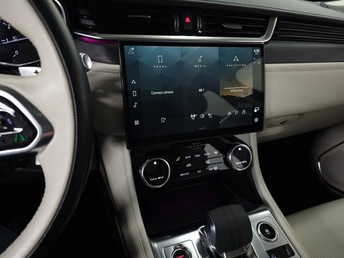 Used 2022 Jaguar F-PACE S image 23