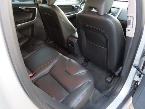 Used 2016 Volvo XC60 T5 Premier image 15