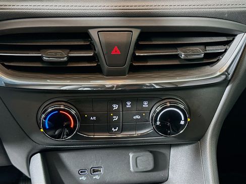 Used 2025 Buick Encore GX Preferred image 24