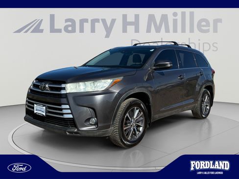 Used 2019 Toyota Highlander XLE AWD/4WD image 1