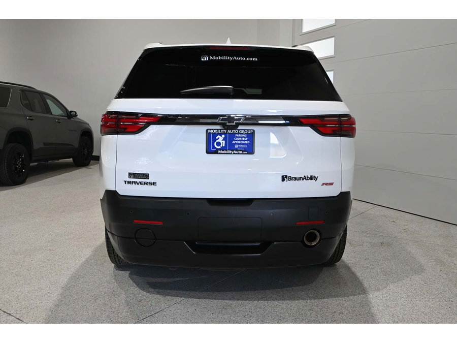 Used 2023 Chevrolet Traverse RS FWD image 7