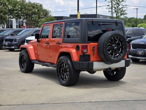 Used 2015 Jeep Wrangler Unlimited Sahara w/ Connectivity Group AWD/4WD image 3