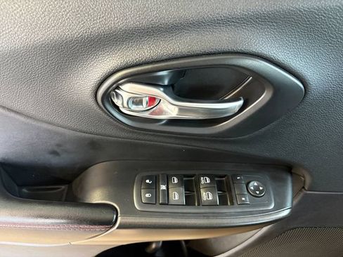 Used 2020 Jeep Cherokee Trailhawk w/ Cold Weather Group AWD/4WD image 17