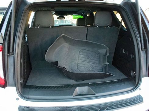 Certified 2024 GMC Yukon SLT w/ SLT Luxury Package image 32