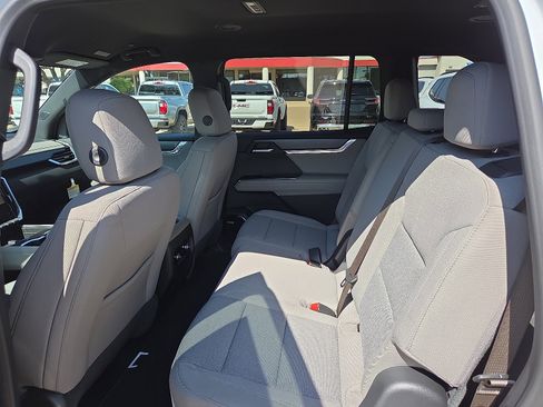 New 2026 GMC Acadia Elevation image 8