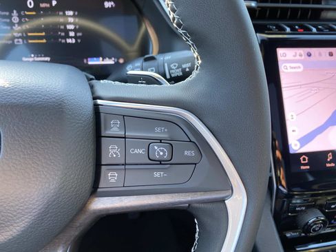 New 2025 Jeep Grand Cherokee Limited w/ Black Appearance Package image 15