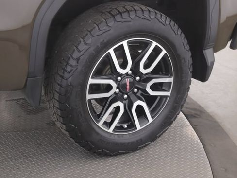 Used 2024 GMC Sierra 1500 AT4 w/ AT4 Preferred Package AWD/4WD image 14