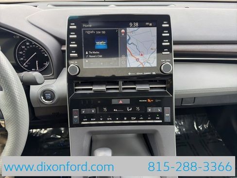 Used 2021 Toyota Avalon Limited image 12