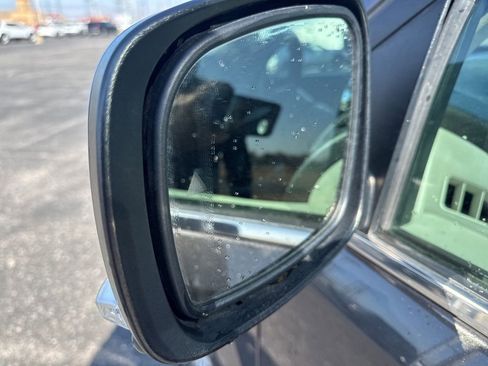 Used 2016 Chrysler Town & Country Touring-L w/ Driver Convenience Group image 11